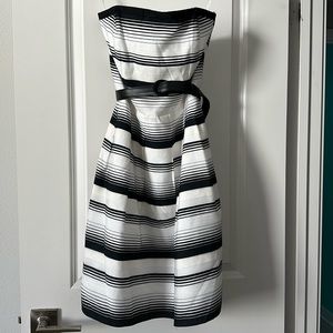 White House Black Market black and white strapless dress. Size 8